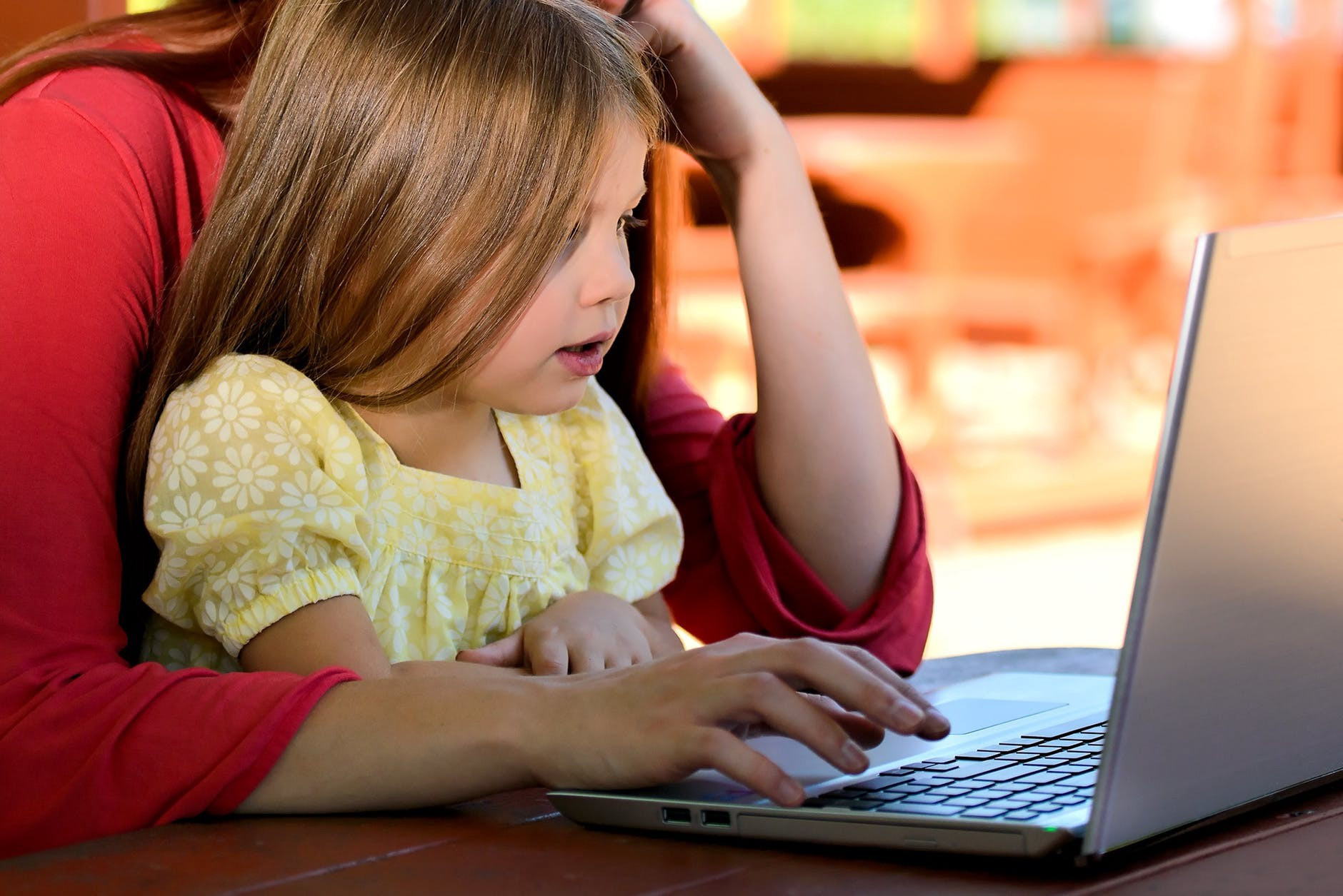4 Ways Technology Affects Children Thinking