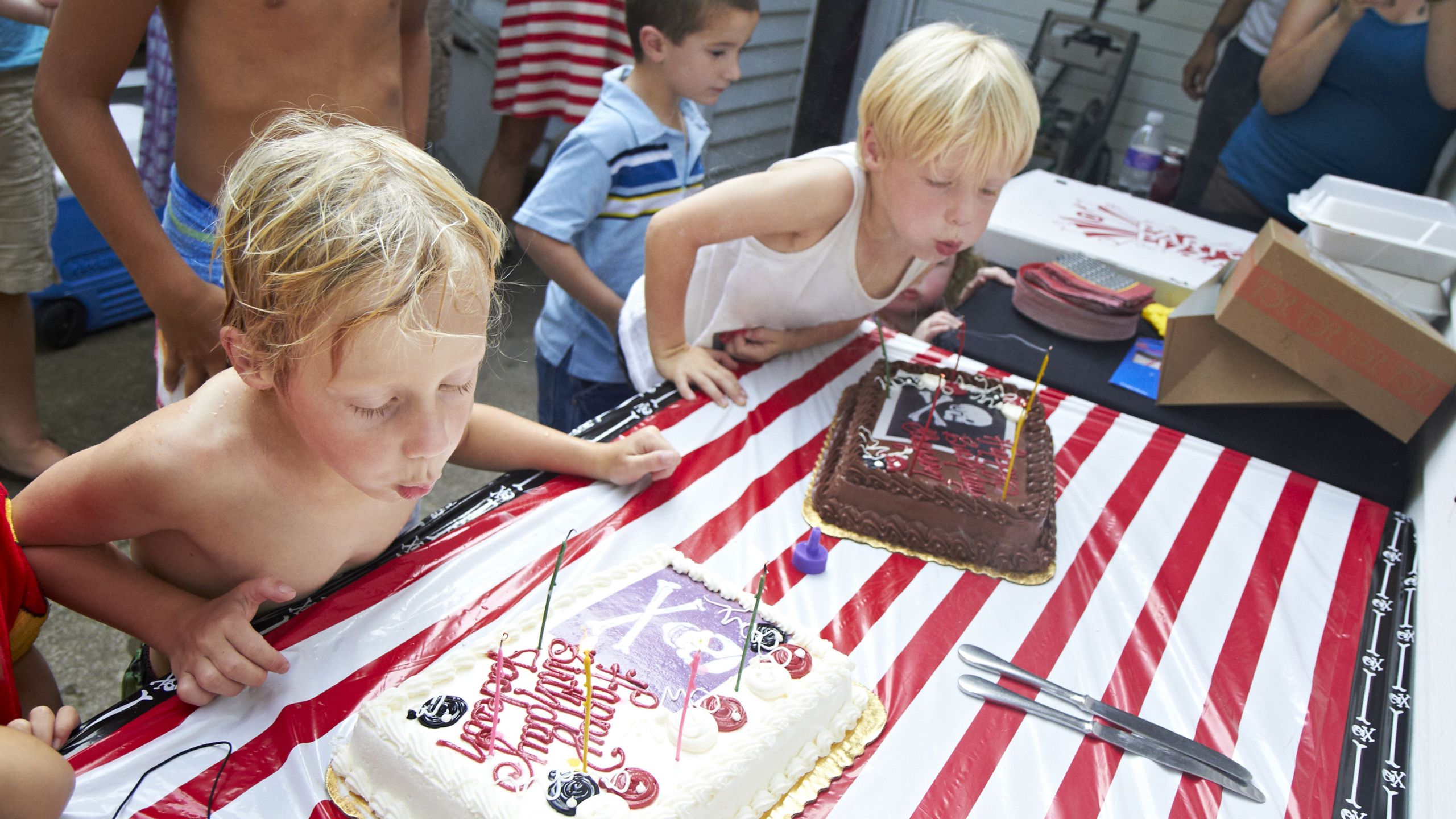 5 year old twin boys blowing out birthday candles b53df78c537b95ec6f