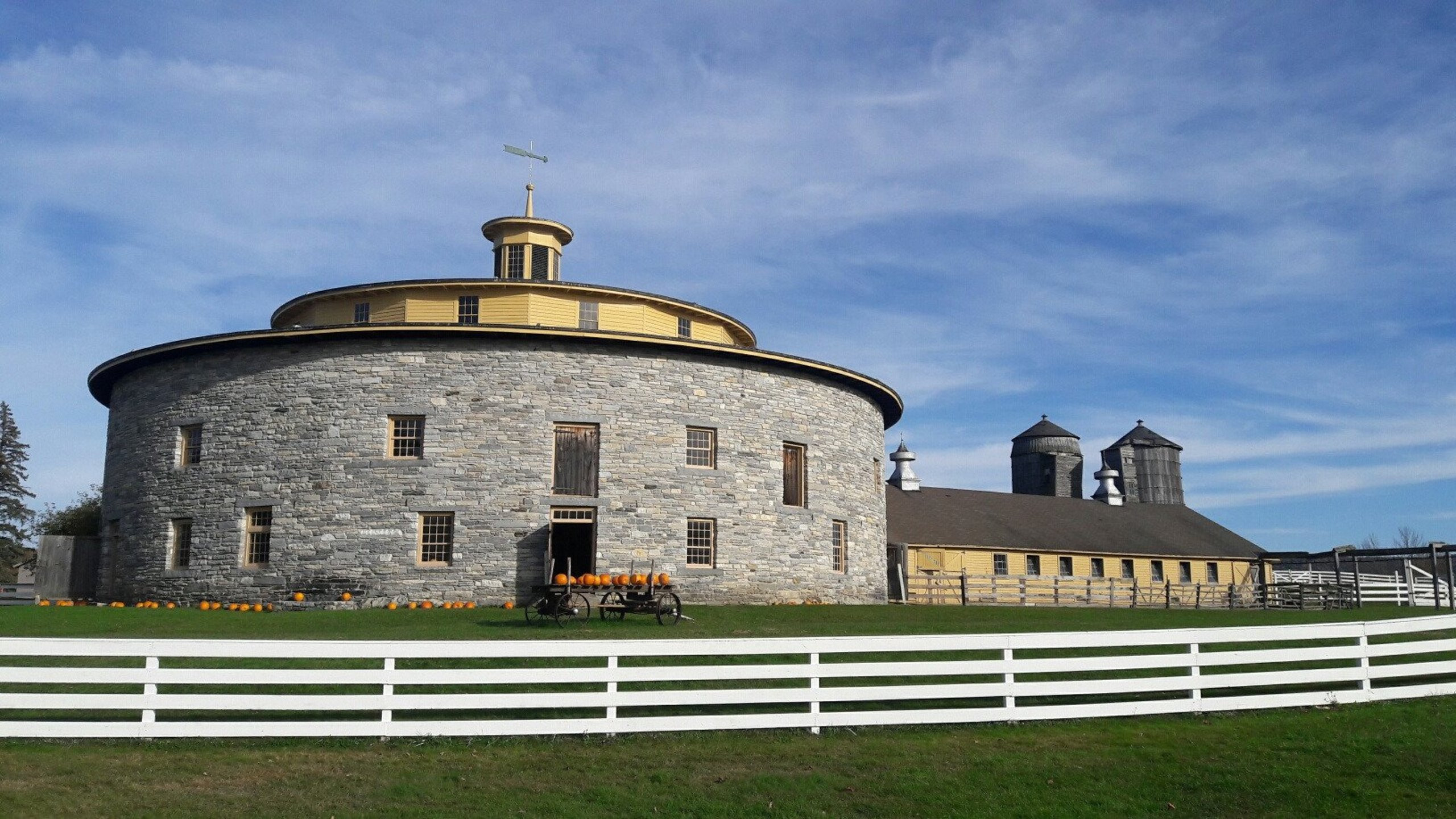 famous round barn prettier